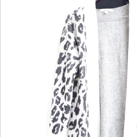 BB DAKOTA BY STEVE MADDEN FELINE MYSELF ANIMAL PRINT CARDIGAN SIZE SMALL ✨ - Picture 4 of 9
